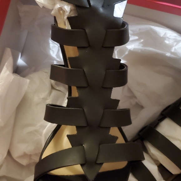 High Heels - Picture 2 of 3